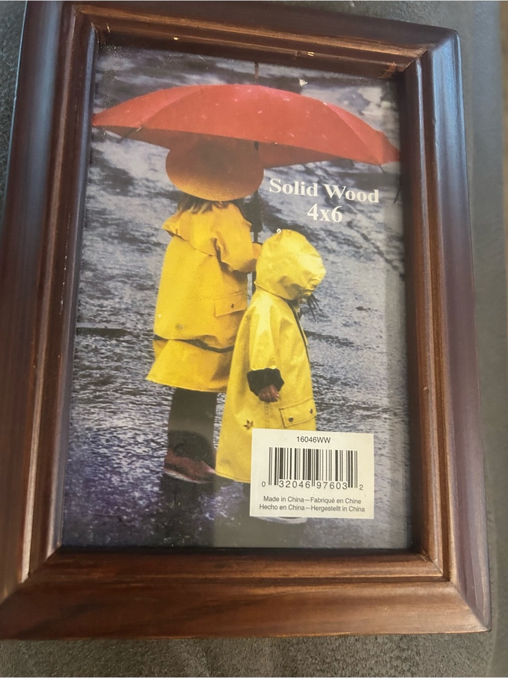 Solid Wood 4x6 Picture Frame in Brown NWT